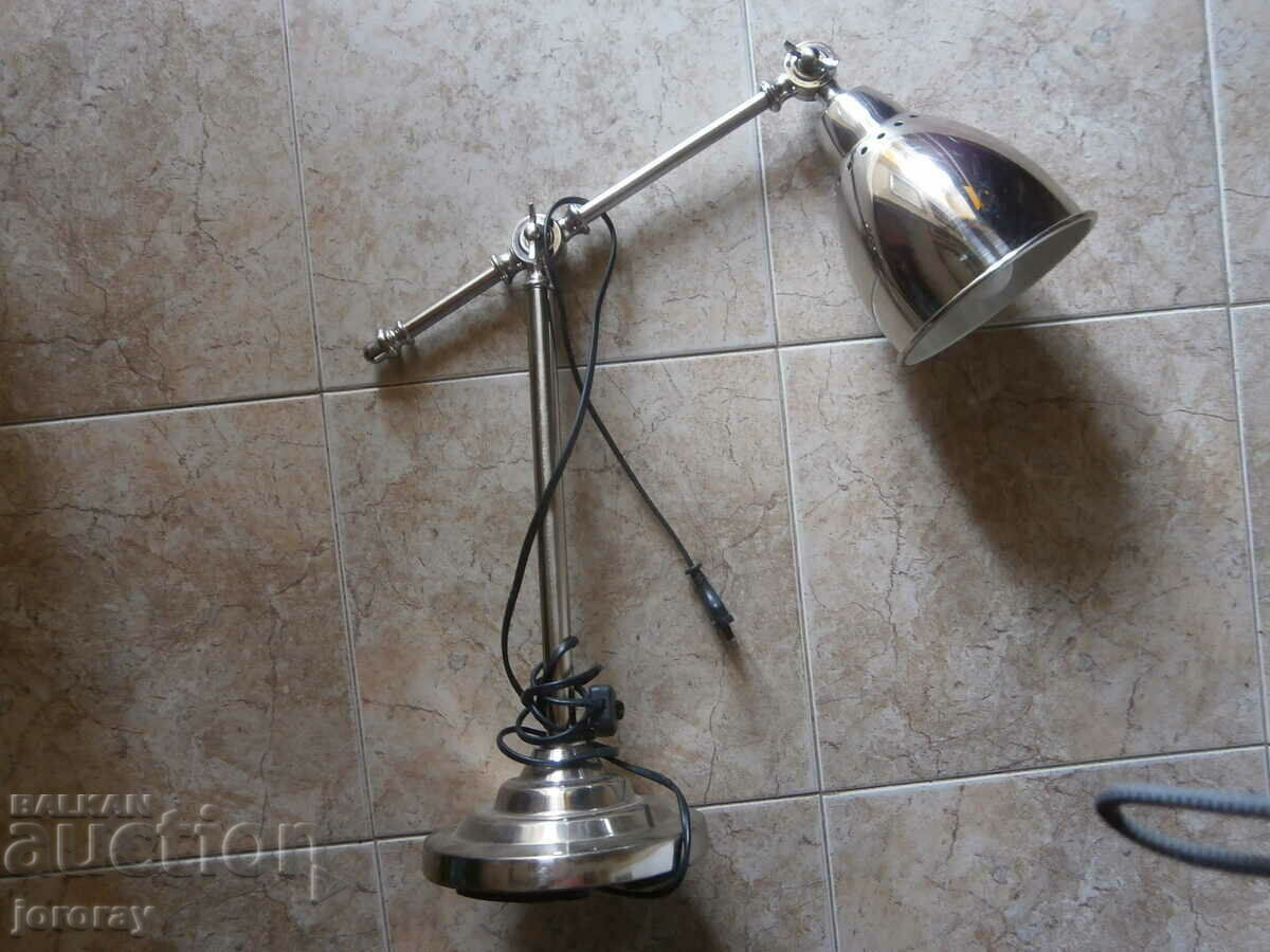 Desk lamp