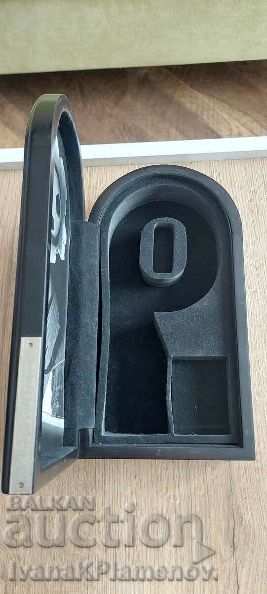 Delivery of Wooden box for collectors