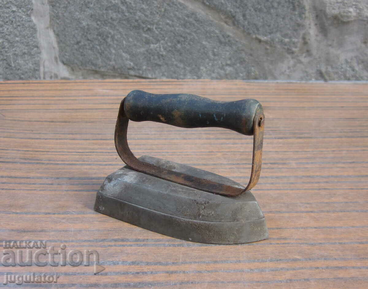 Auction Kingdom of Bulgaria old small tourist iron Auction Kingdom of Bulgaria old small tourist iron