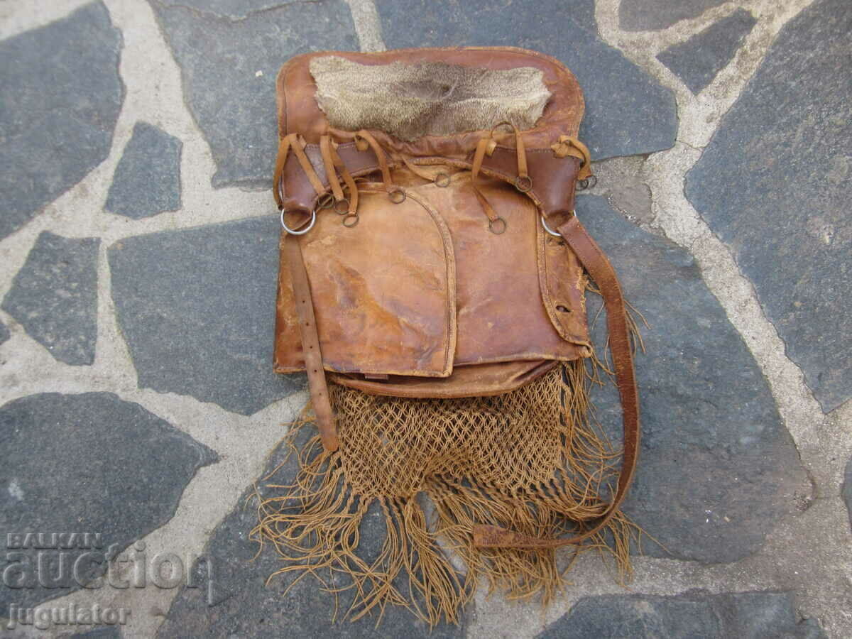 Auction 1895 hunting leather backpack with cartridge case for rifle Auction 1895 hunting leather backpack with cartridge case for rifle