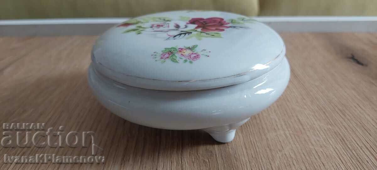 Cutie porțelan pentru colecționari cu preț € 14.00 | 27.38 BGN