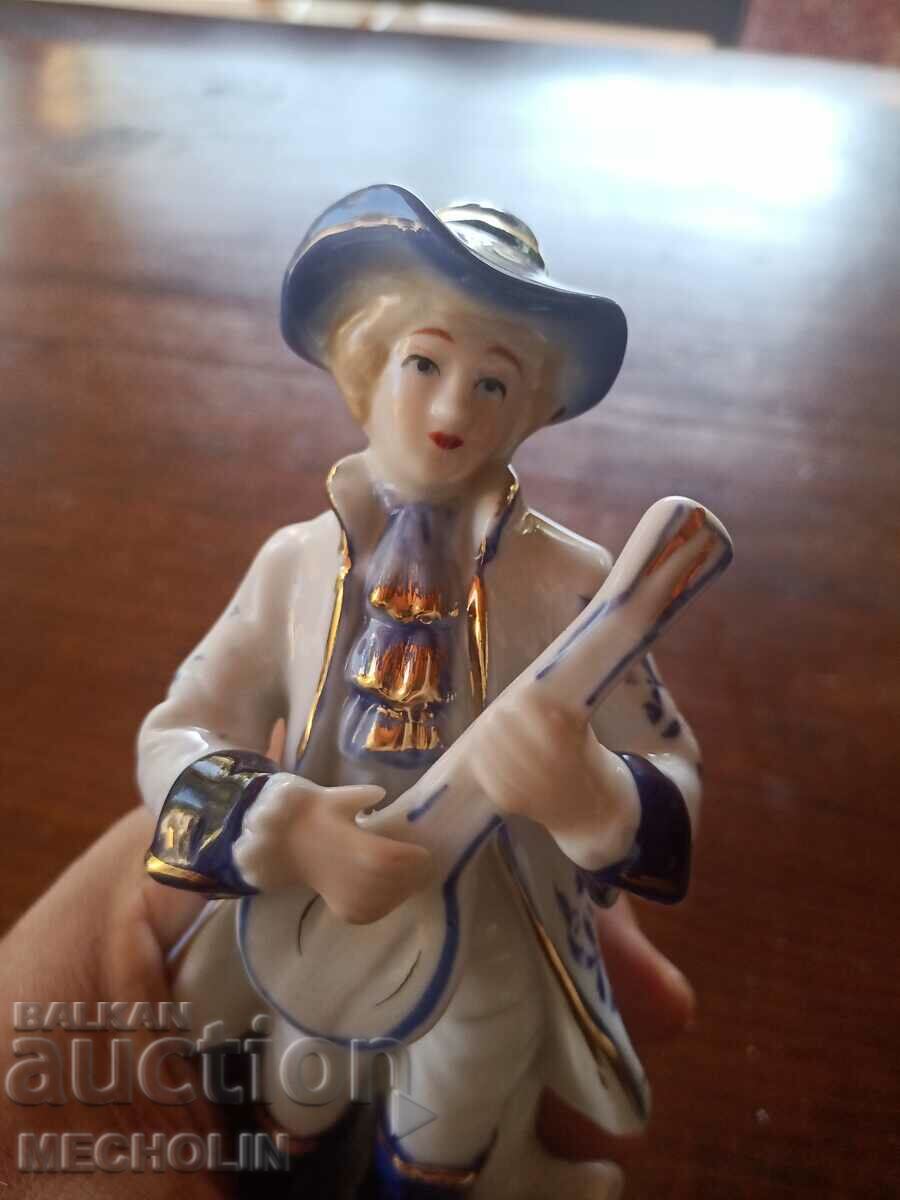 Delivery of COLLECTIBLE old porcelain figurine 1 Delivery of COLLECTIBLE old porcelain figurine 1