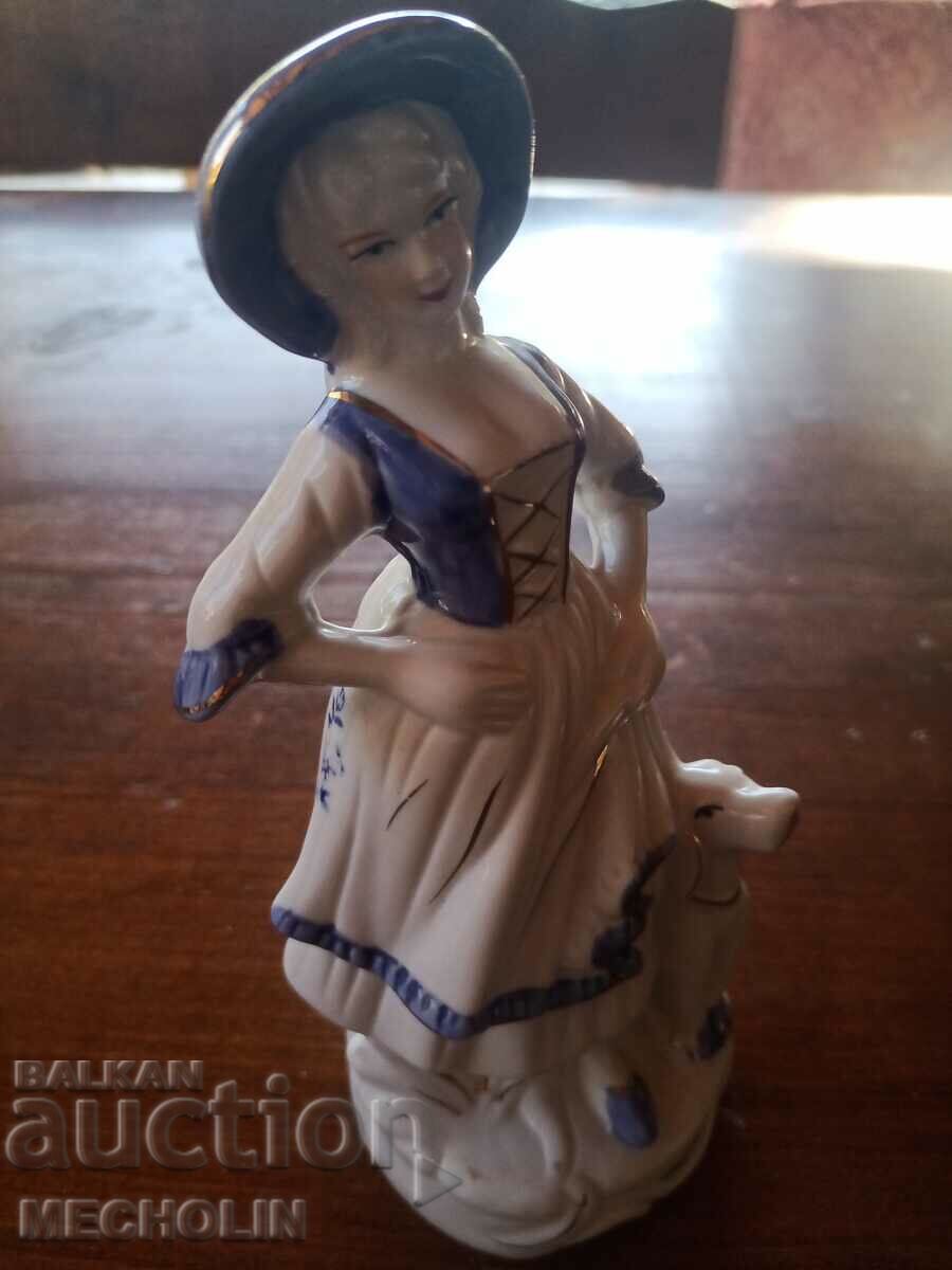 Delivery of COLLECTIBLE old porcelain figurine 2 Delivery of COLLECTIBLE old porcelain figurine 2