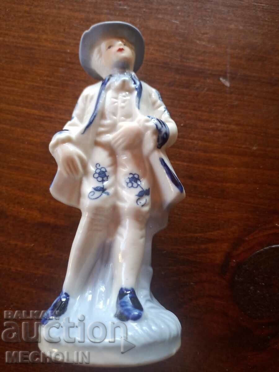 Delivery of COLLECTIBLE old porcelain figurine 3 Delivery of COLLECTIBLE old porcelain figurine 3
