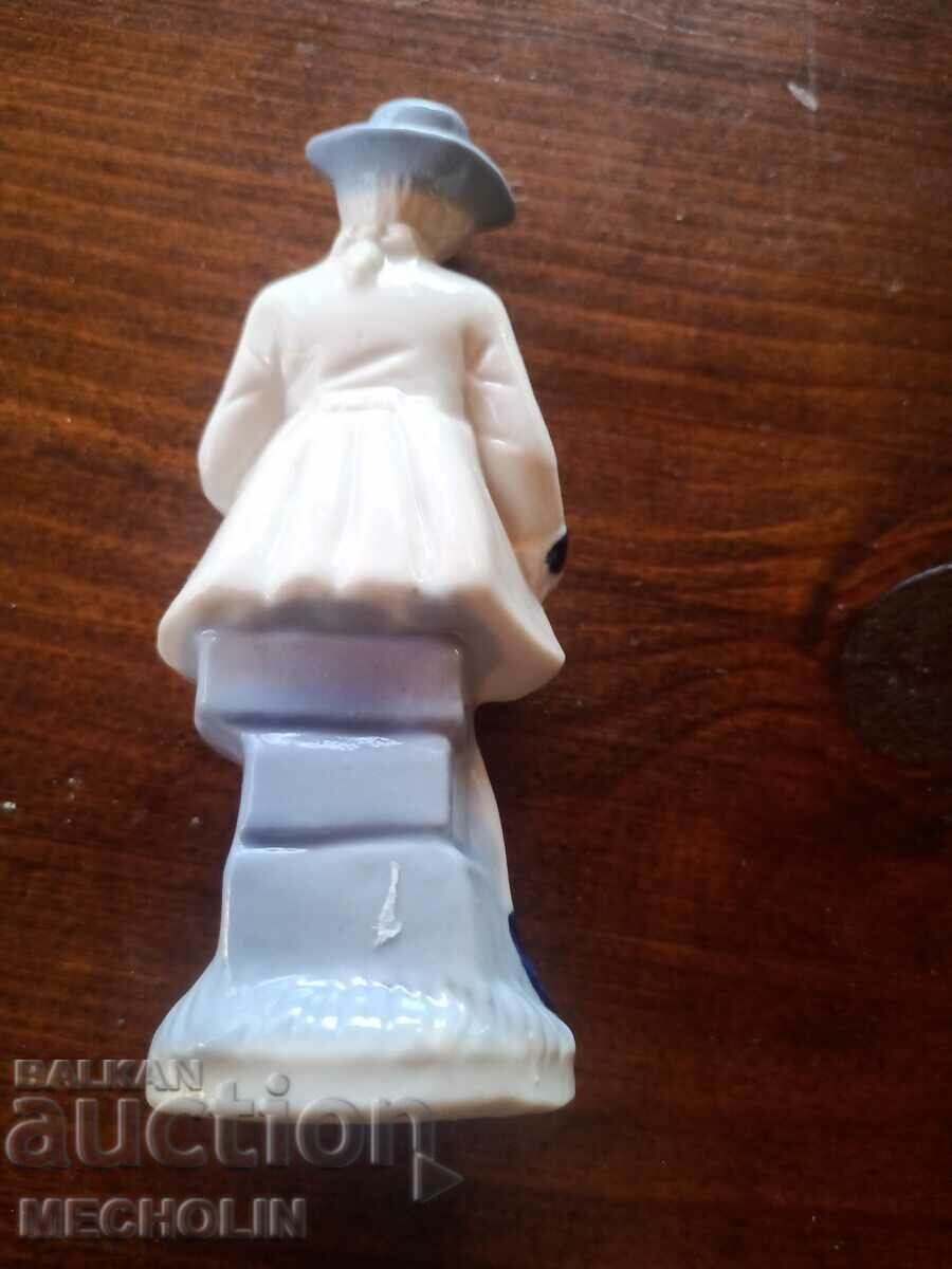 COLLECTIBLE old porcelain figurine 3 - 5 COLLECTIBLE old porcelain figurine 3 - 5