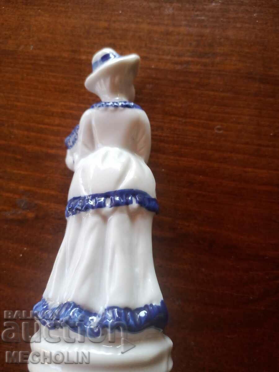 Auction  COLLECTIBLE old porcelain figurine 4