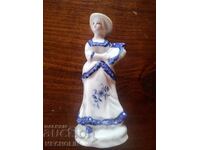 COLLECTIBLE old porcelain figurine 4