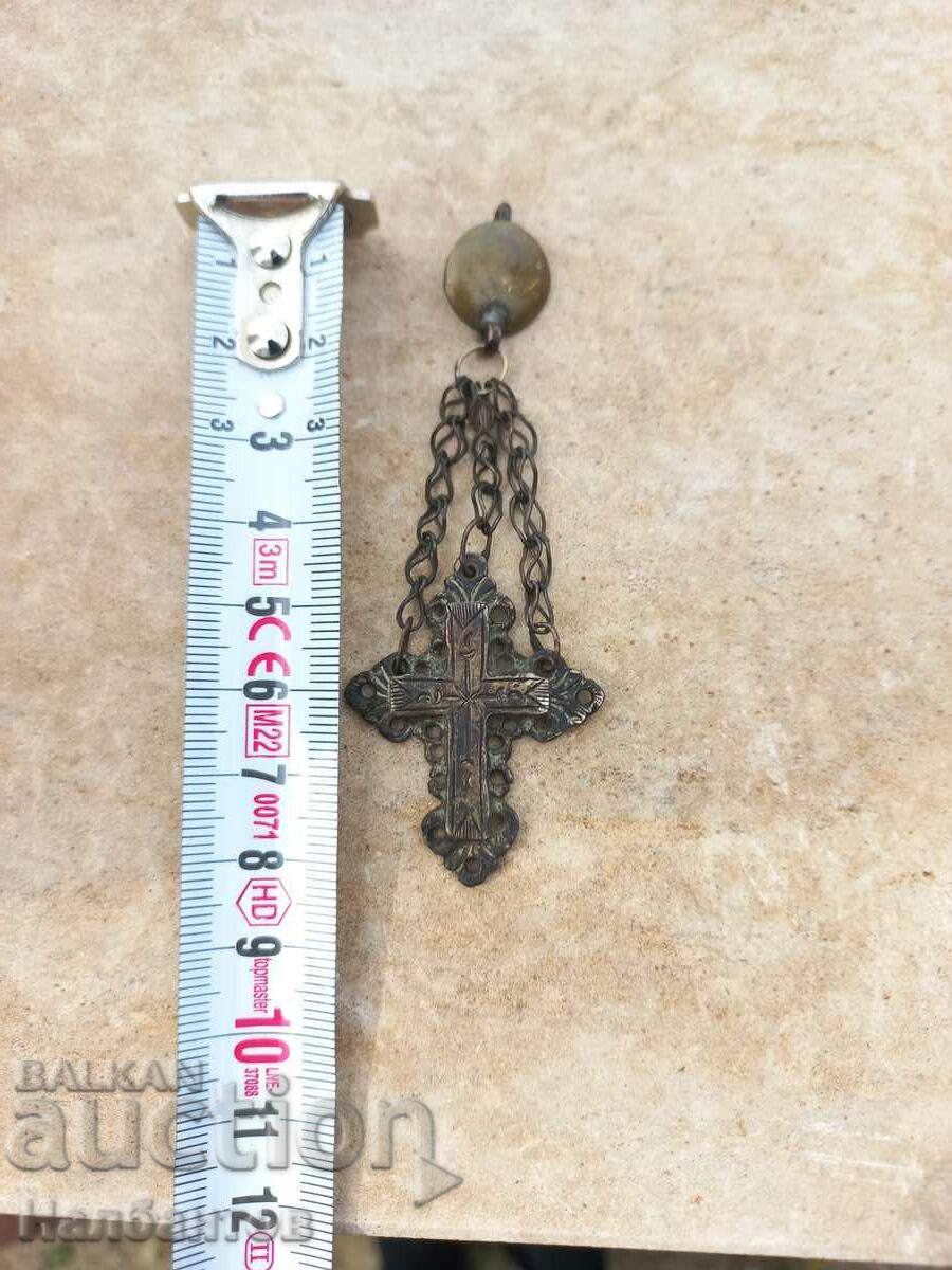 Auction  RENAISSANCE CROSS JEWELRY WEAR