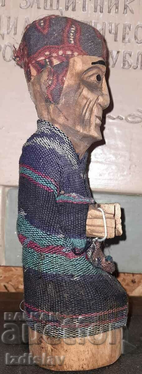 Δημοπρασία Μια μικρή ξύλινη κούκλα σε σχήμα άντρα με τσάντα