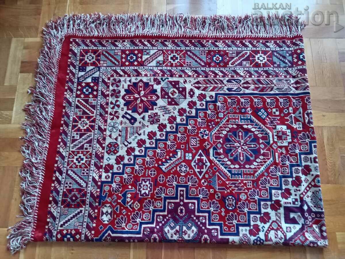 Delivery of retro vintage RUG RUG WALL with fringe pattern Delivery of retro vintage RUG RUG WALL with fringe pattern