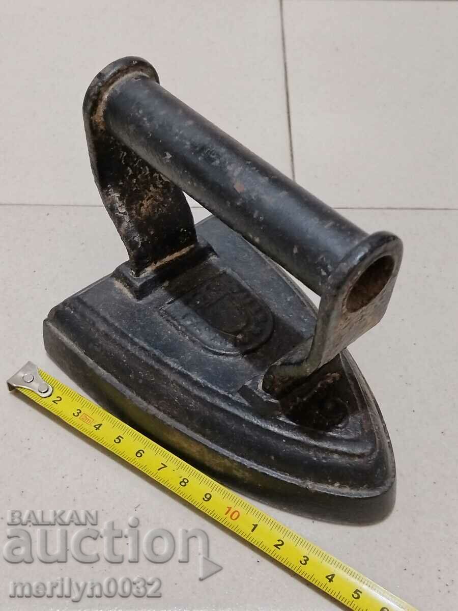 Auction  Hot iron