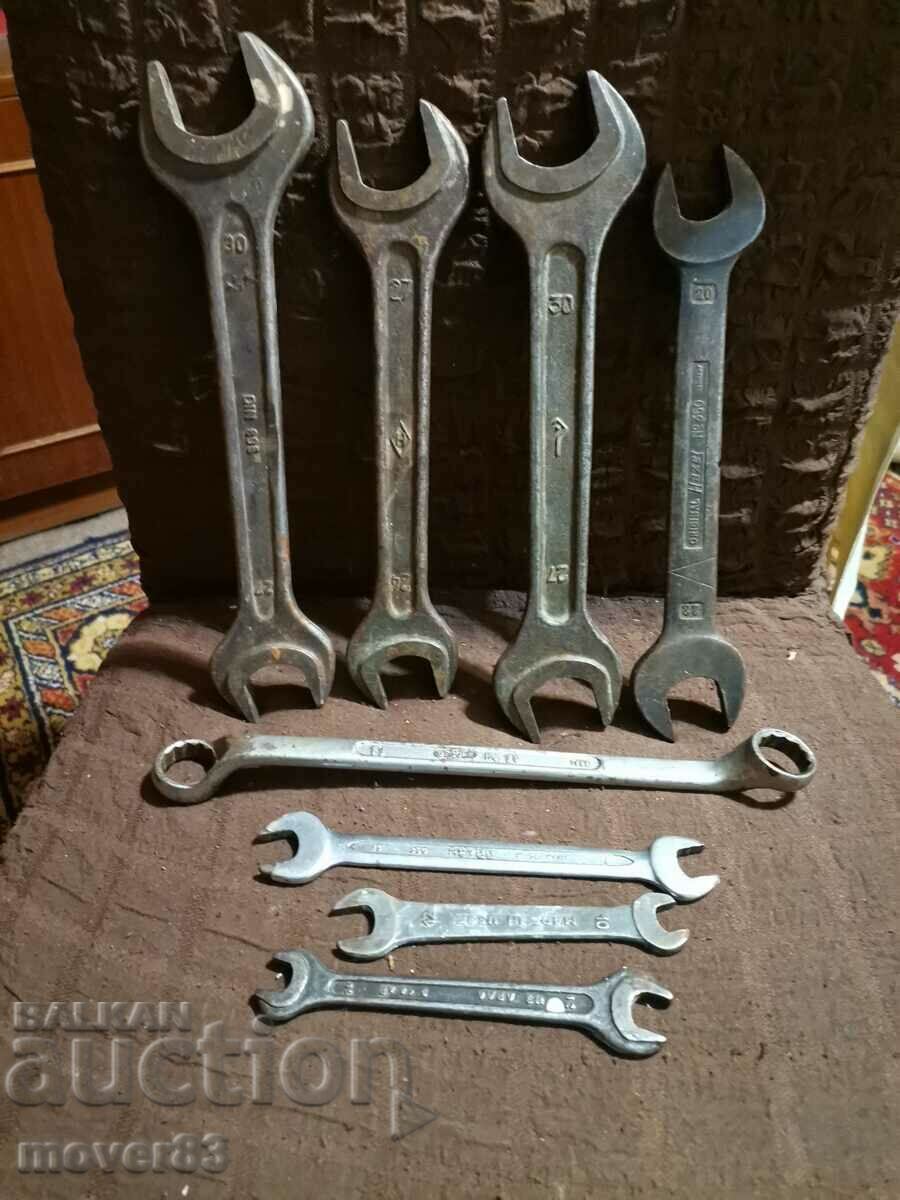 Wrenches. 8 pieces