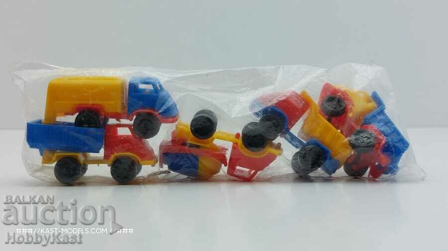 Small plastic trucks 5 pcs