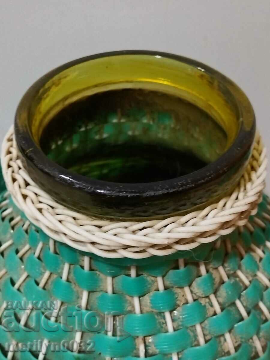 Аукцион Старинен стъклен буркан за трушия с оплетка Аукцион Старинен стъклен буркан за трушия с оплетка