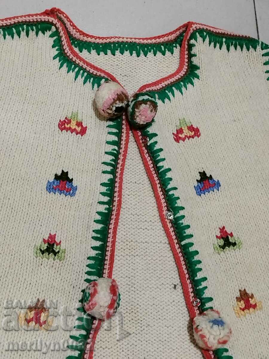 Delivery of Children's waistcoat old woolen knitted waistcoat knitting costume Delivery of Children's waistcoat old woolen knitted waistcoat knitting costume