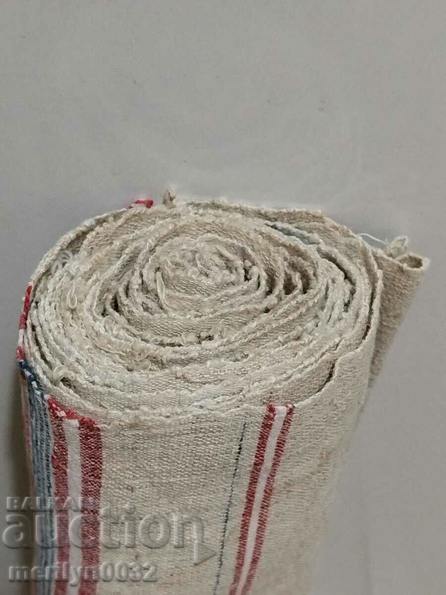 Delivery of A roll of hand-woven linen fabric Delivery of A roll of hand-woven linen fabric