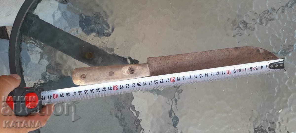 Cuțit mare vechi cu preț 50.00 BGN | € 25.56