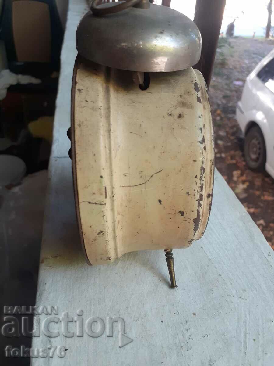 Delivery of Old alarm clock Delivery of Old alarm clock