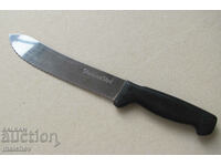 Kitchen knife 31 cm curved serrated stainless steel blade. plastic handle