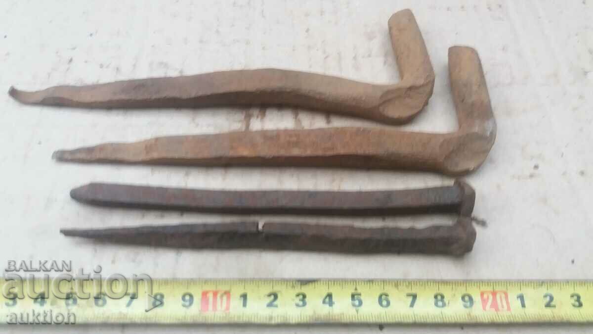 Auction SOLID FORGED RENAISSANCE NAILS, HINGES Auction SOLID FORGED RENAISSANCE NAILS, HINGES