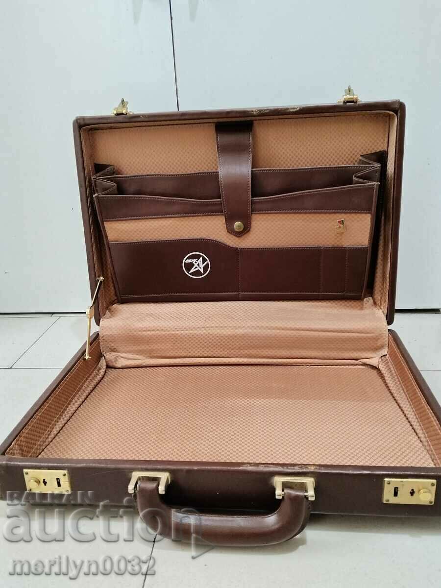 Παράδοση Βραβευμένος χαρτοφύλακας της DKMS activist limited series 80s