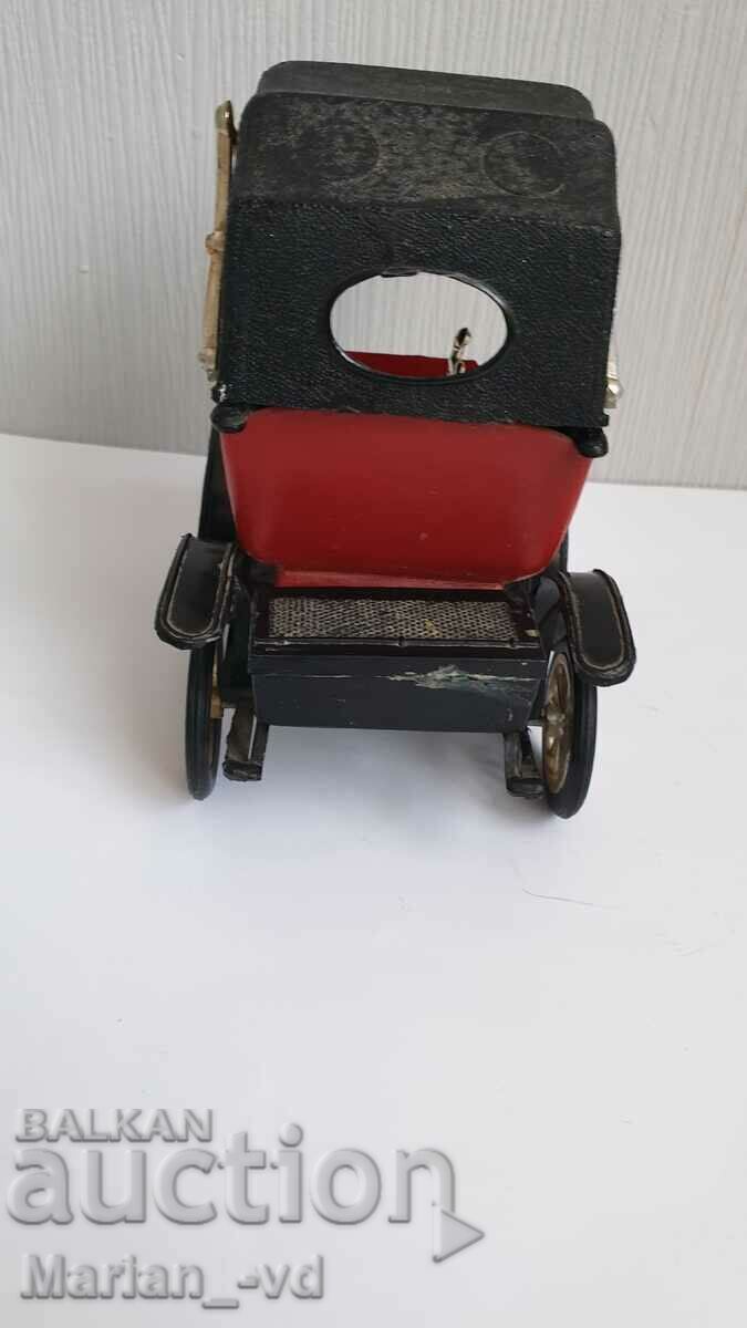 Παράδοση Παλιό πλαστικό καροτσάκι Παράδοση Παλιό πλαστικό καροτσάκι