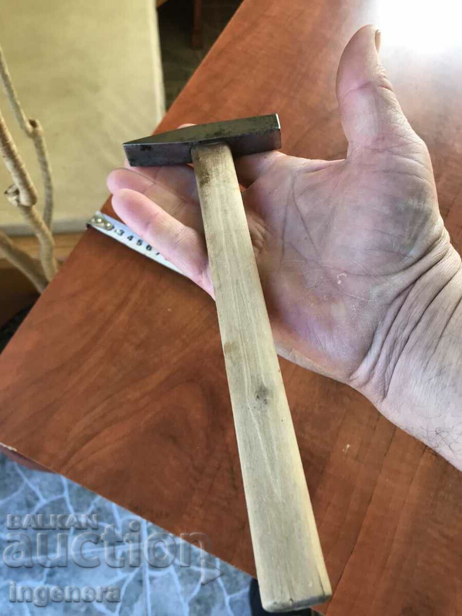 Delivery of HAMMER HAMMER HAMMER OLD SMALL TOOL-100 GR. Delivery of HAMMER HAMMER HAMMER OLD SMALL TOOL-100 GR.