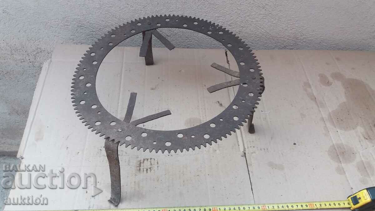 Аукцион СТАРА МАСИВНА ПИРОСТИЯ, САЖЕР Аукцион СТАРА МАСИВНА ПИРОСТИЯ, САЖЕР