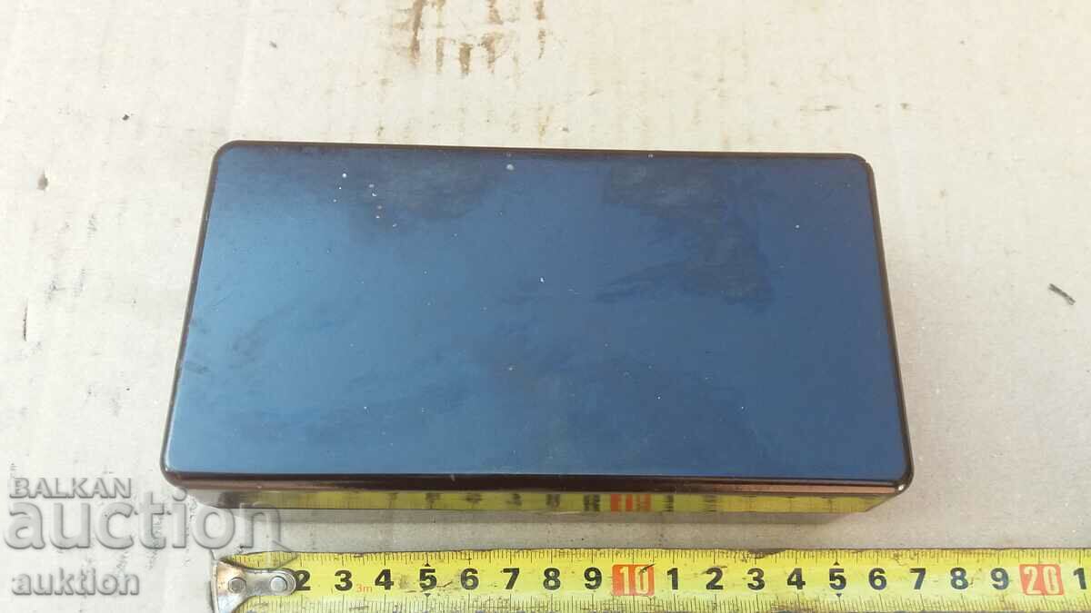 ОТЛИЧНА БАКЕЛИТОВА КУТИЙКА ОТ ШЕВНА МАШИНА с цена 6.99 лв. | € 3.57 ОТЛИЧНА БАКЕЛИТОВА КУТИЙКА ОТ ШЕВНА МАШИНА с цена 6.99 лв. | € 3.57