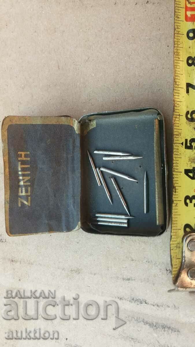 Delivery of OLD METAL BOX WITH GRAMOPHONE NEEDLES Delivery of OLD METAL BOX WITH GRAMOPHONE NEEDLES