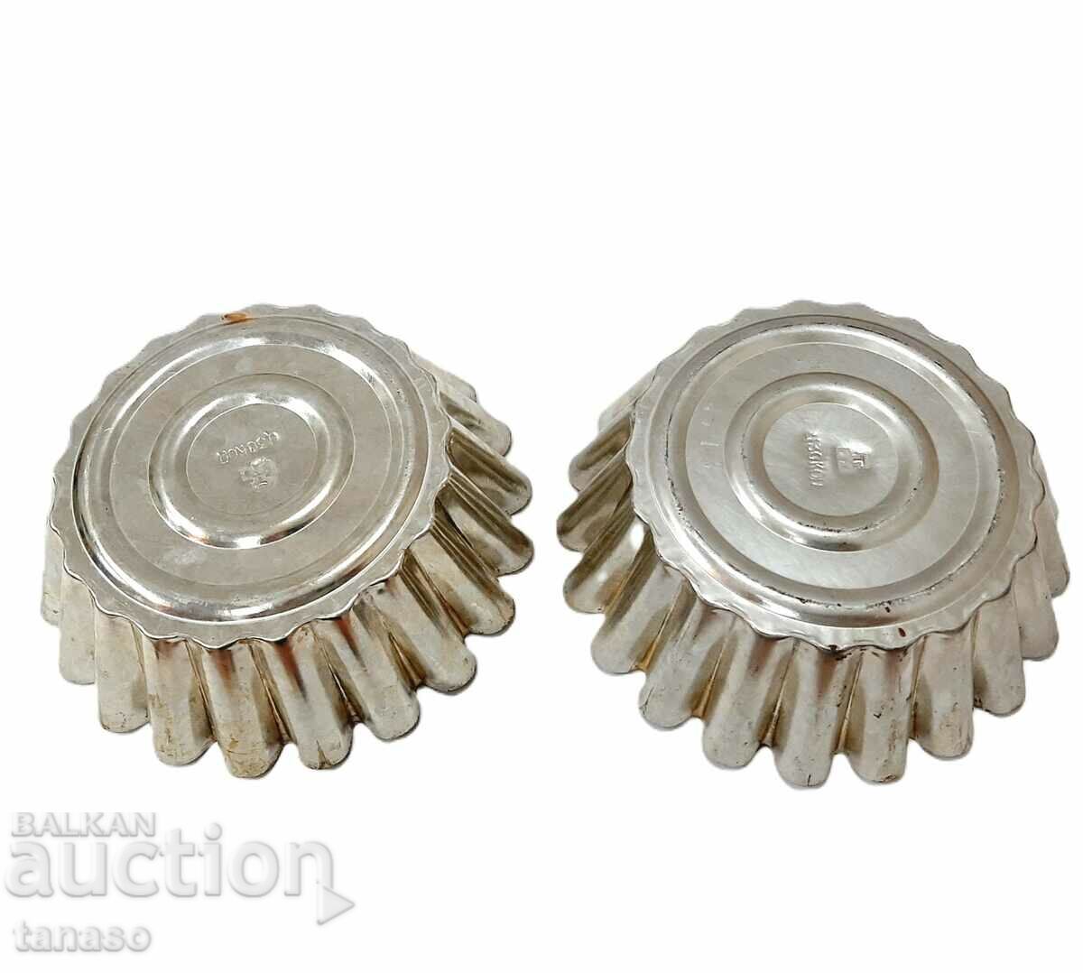 Two old tin cake tins(4.3) with price 25.00 BGN | € 12.78 Two old tin cake tins(4.3) with price 25.00 BGN | € 12.78