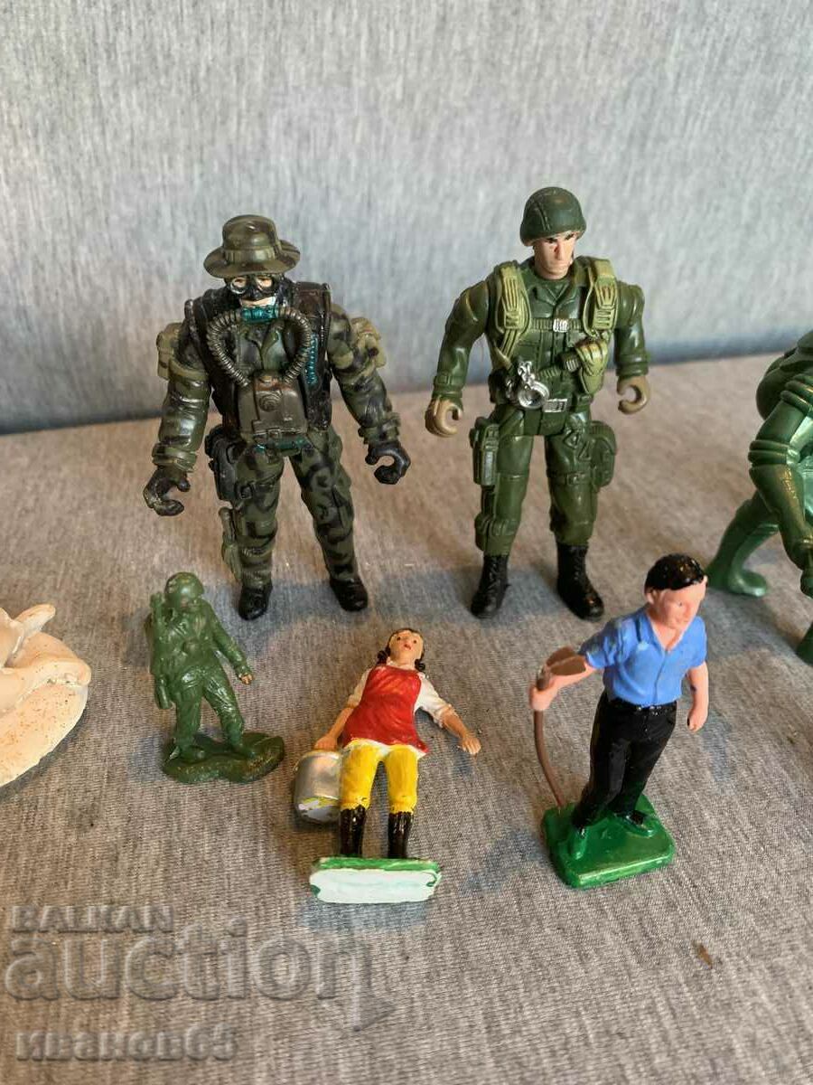 Auction lot figures misc Auction lot figures misc