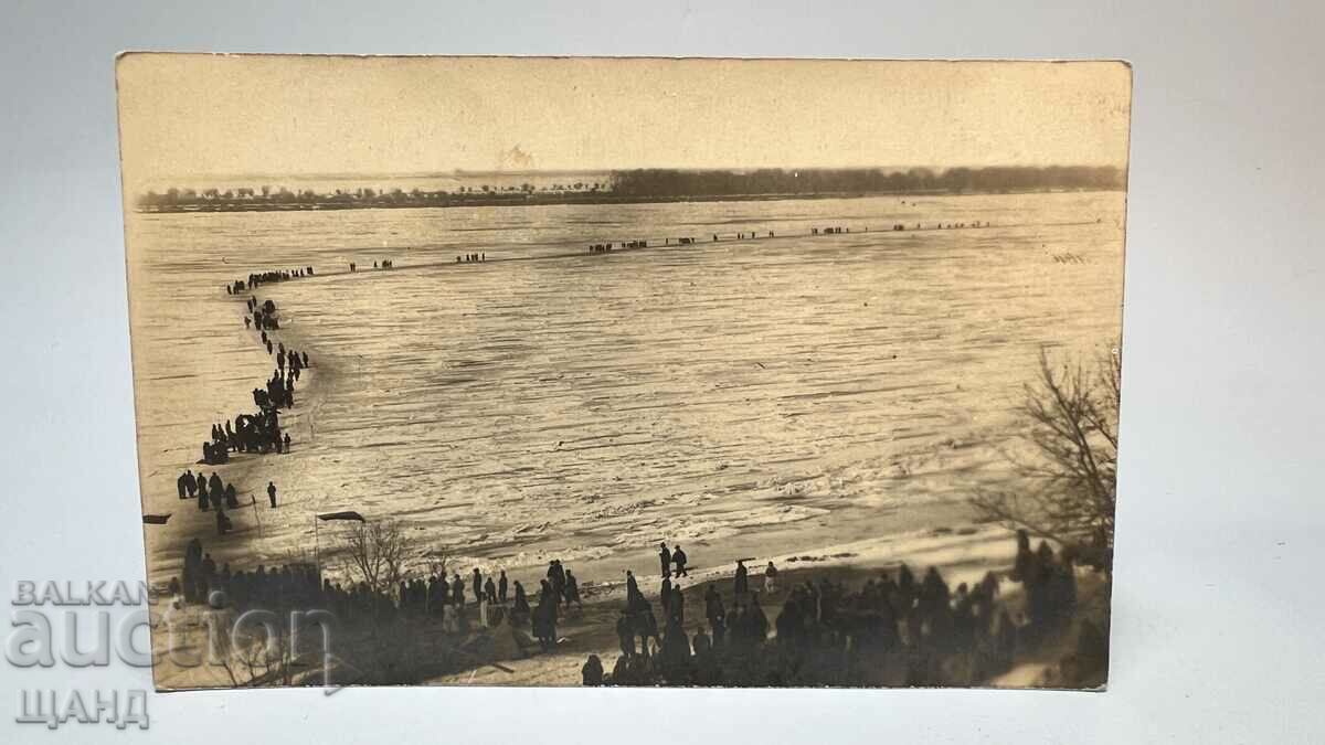 1915-20 Cartelă foto Dunărea Caravană înghețată Oameni