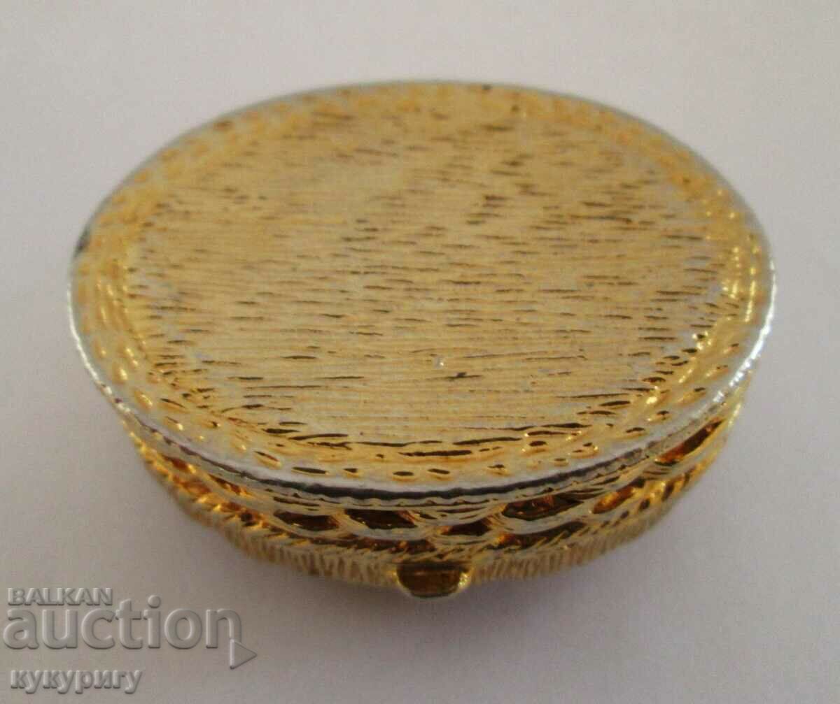 Auction  Old small box with a cameo on the lid