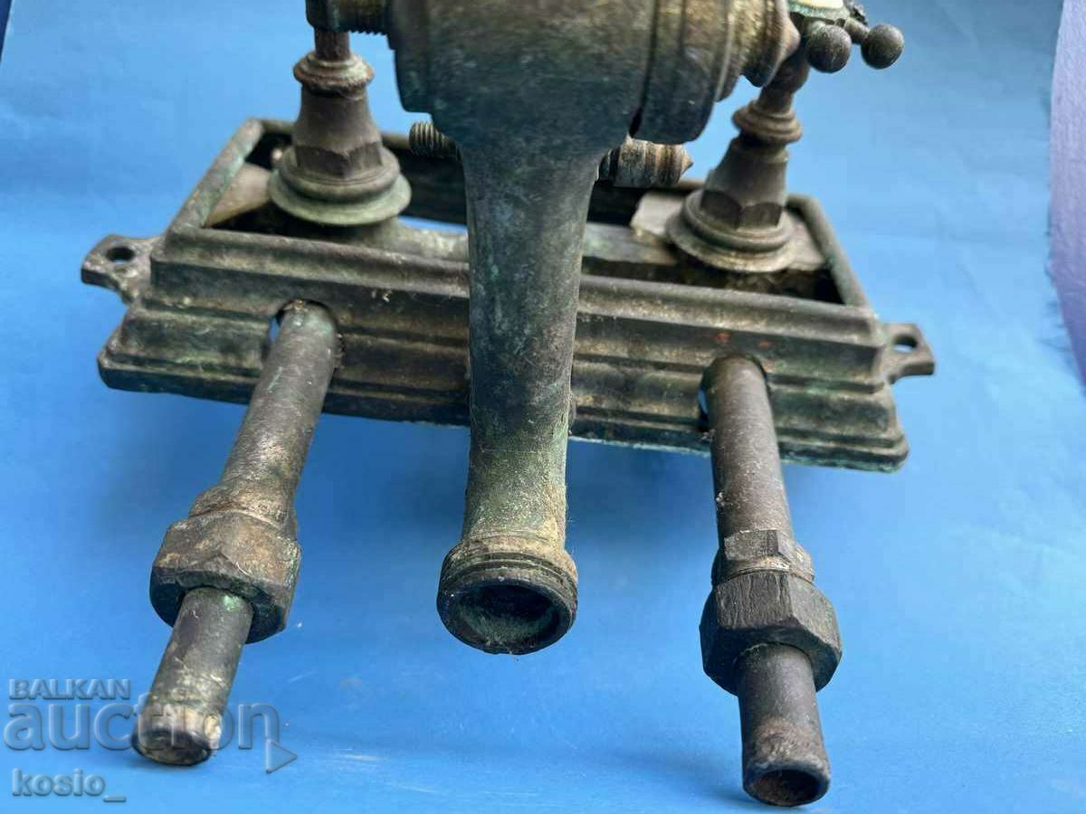 Доставка на Стара месингова чешма батерия