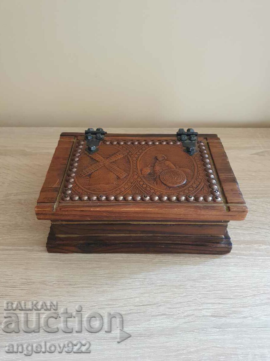 Solid wood jewelry box with embossed genuine leather!