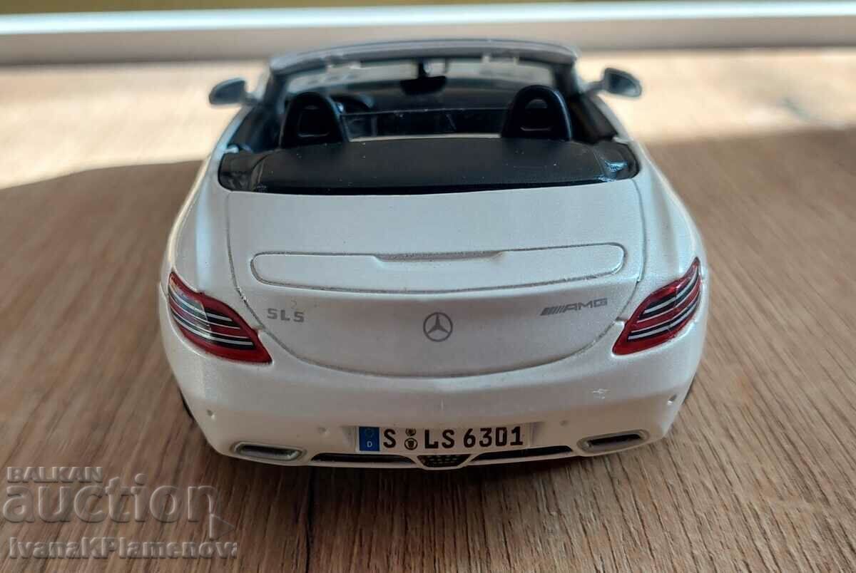 Delivery of Metal trolley excellent for collectors Delivery of Metal trolley excellent for collectors