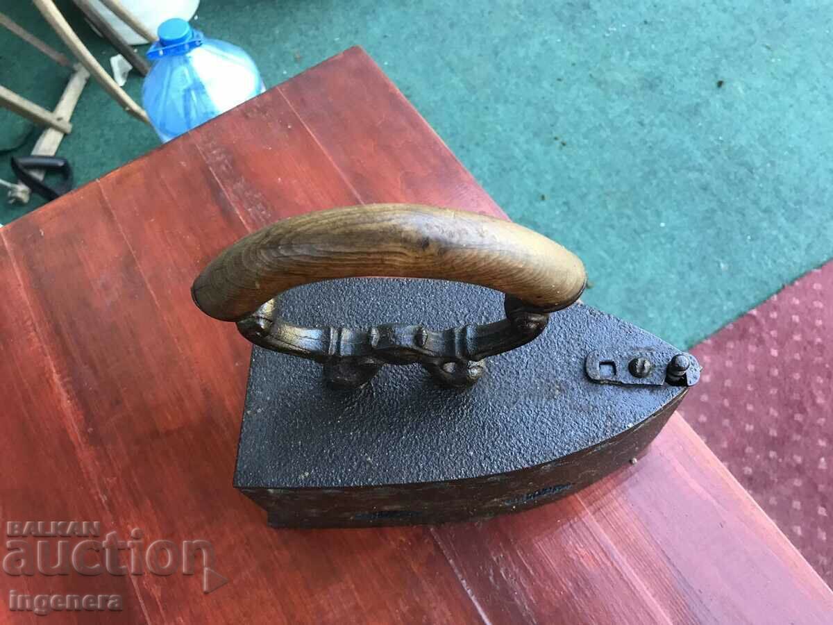Auction IRON OLD CAST IRON Auction IRON OLD CAST IRON