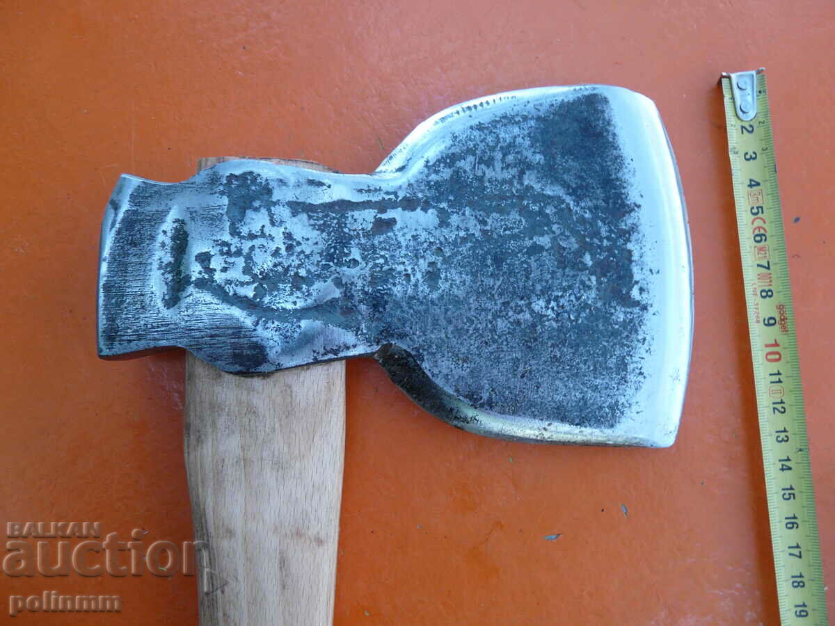 Auction Old solid English ax - 533 Auction Old solid English ax - 533