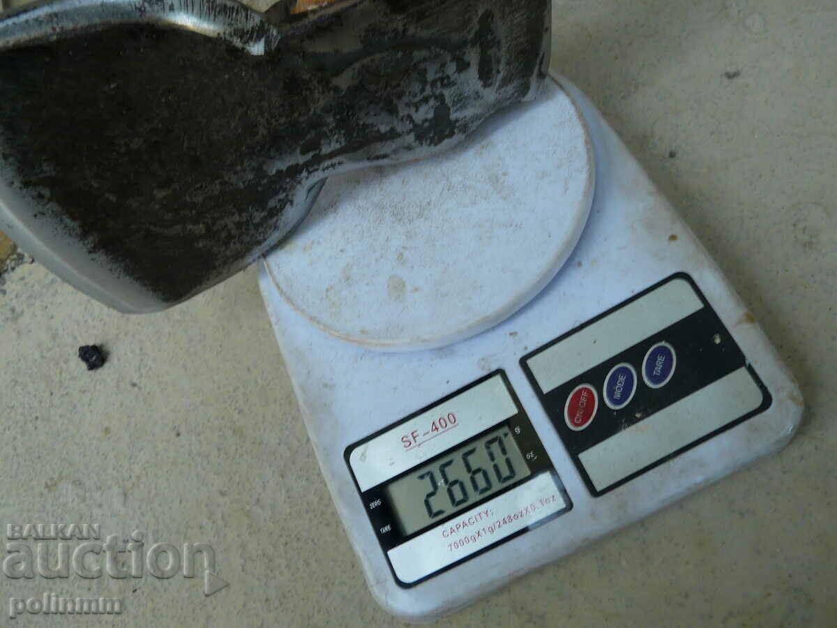 Delivery of Old solid English ax - 533 Delivery of Old solid English ax - 533