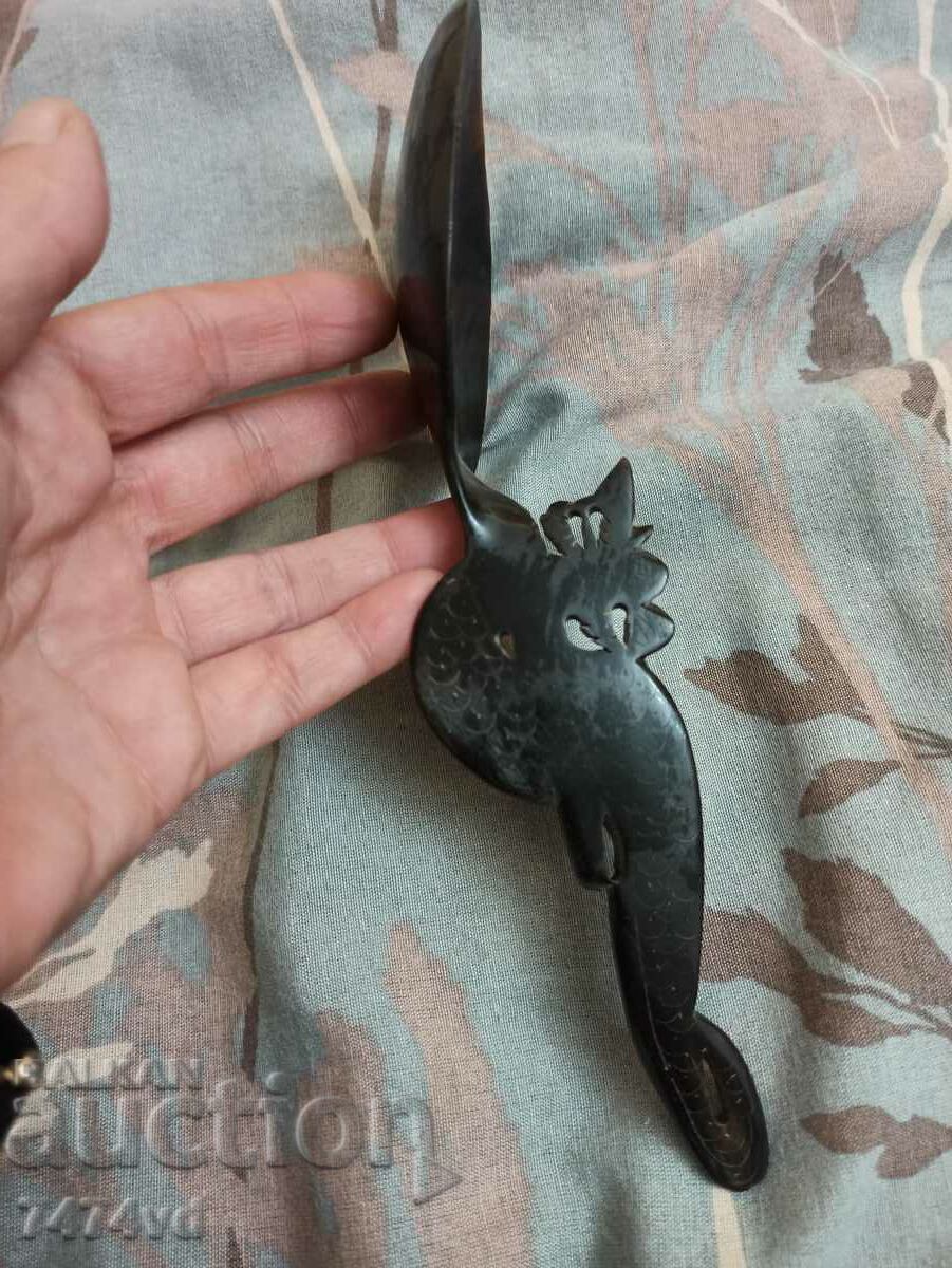 A large spoon carved from a whole buffalo horn with a dragon - 6