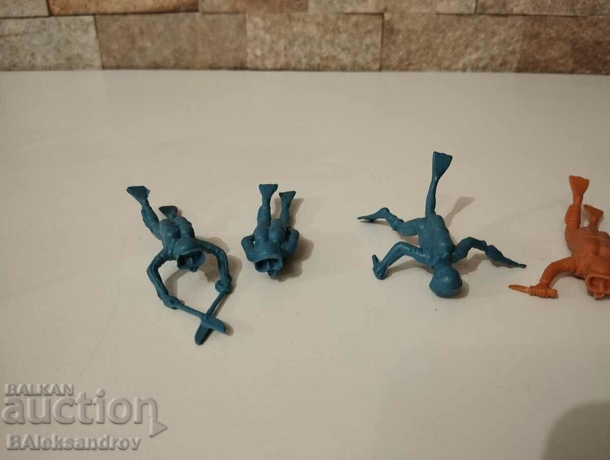 Lot of divers with price 9.00 BGN | € 4.60