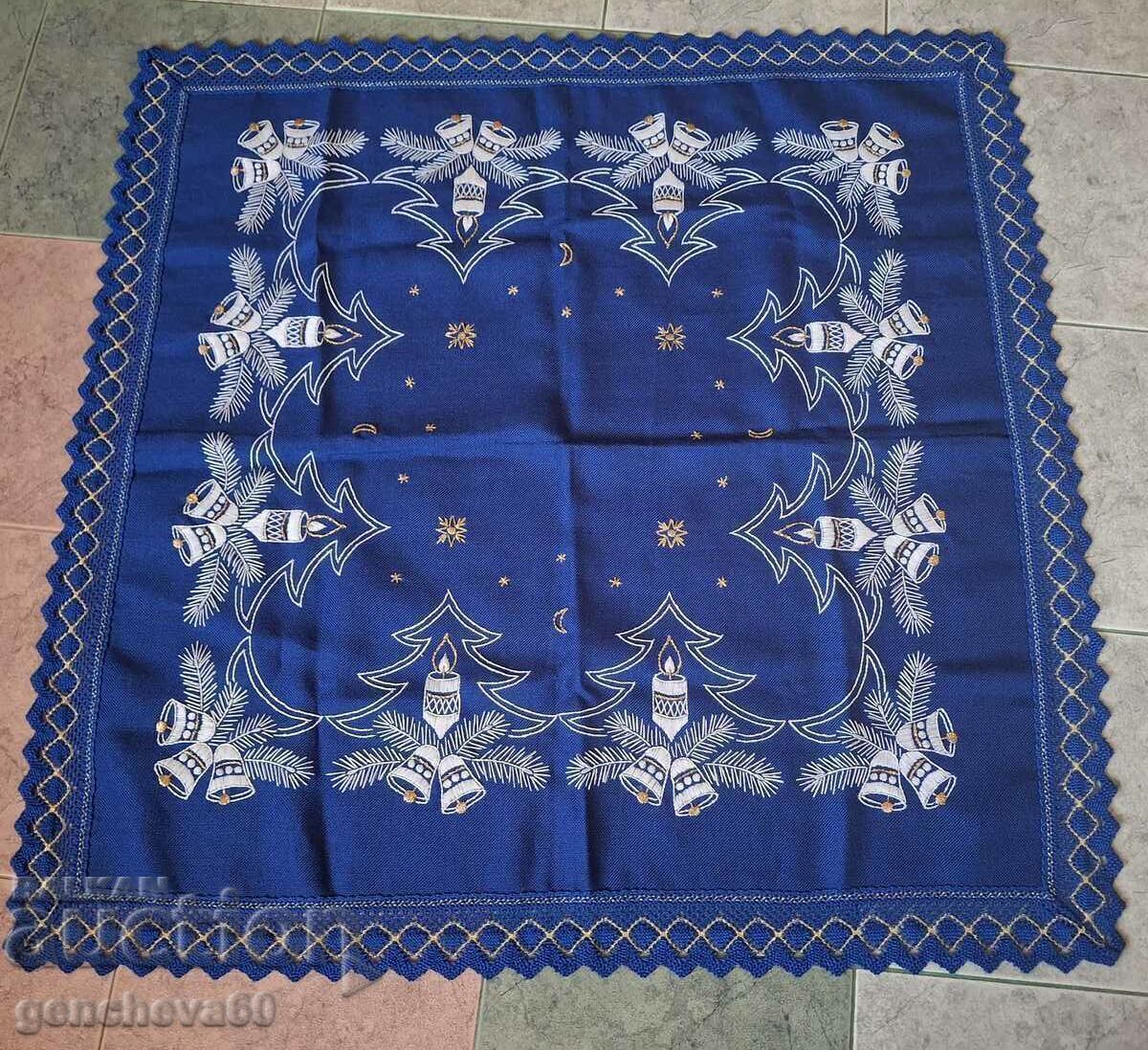 Frumoasa fata de masa cu broderie si dantela - 7 Frumoasa fata de masa cu broderie si dantela - 7