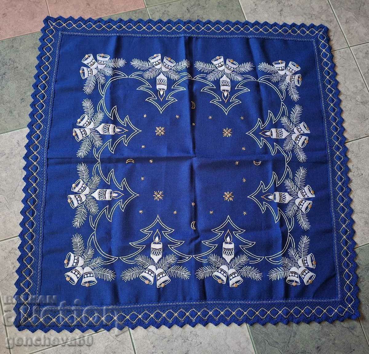 Beautiful Christmas tablecloth with embroidery and lace Beautiful Christmas tablecloth with embroidery and lace