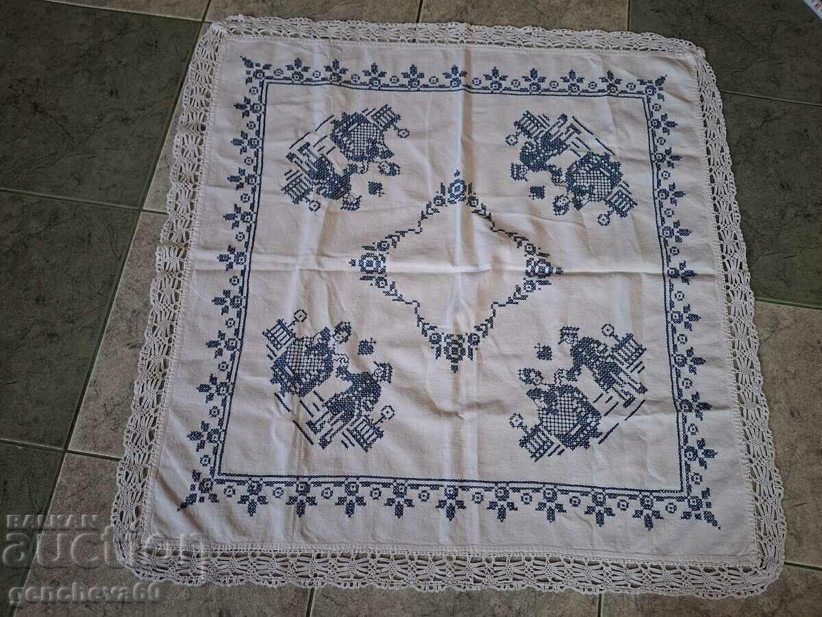 Licitație Față de masă frumoasă, broderie manuală