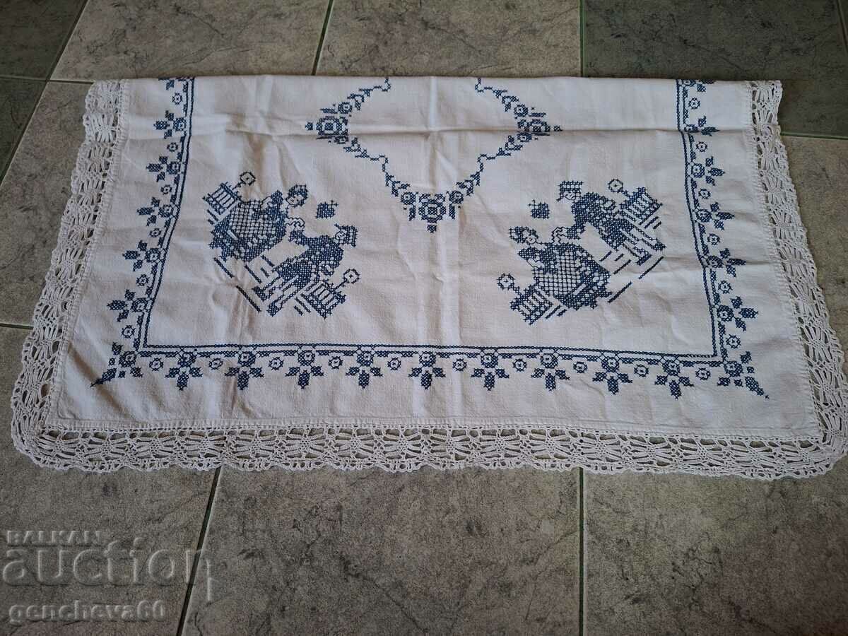 Față de masă frumoasă, broderie manuală - 7