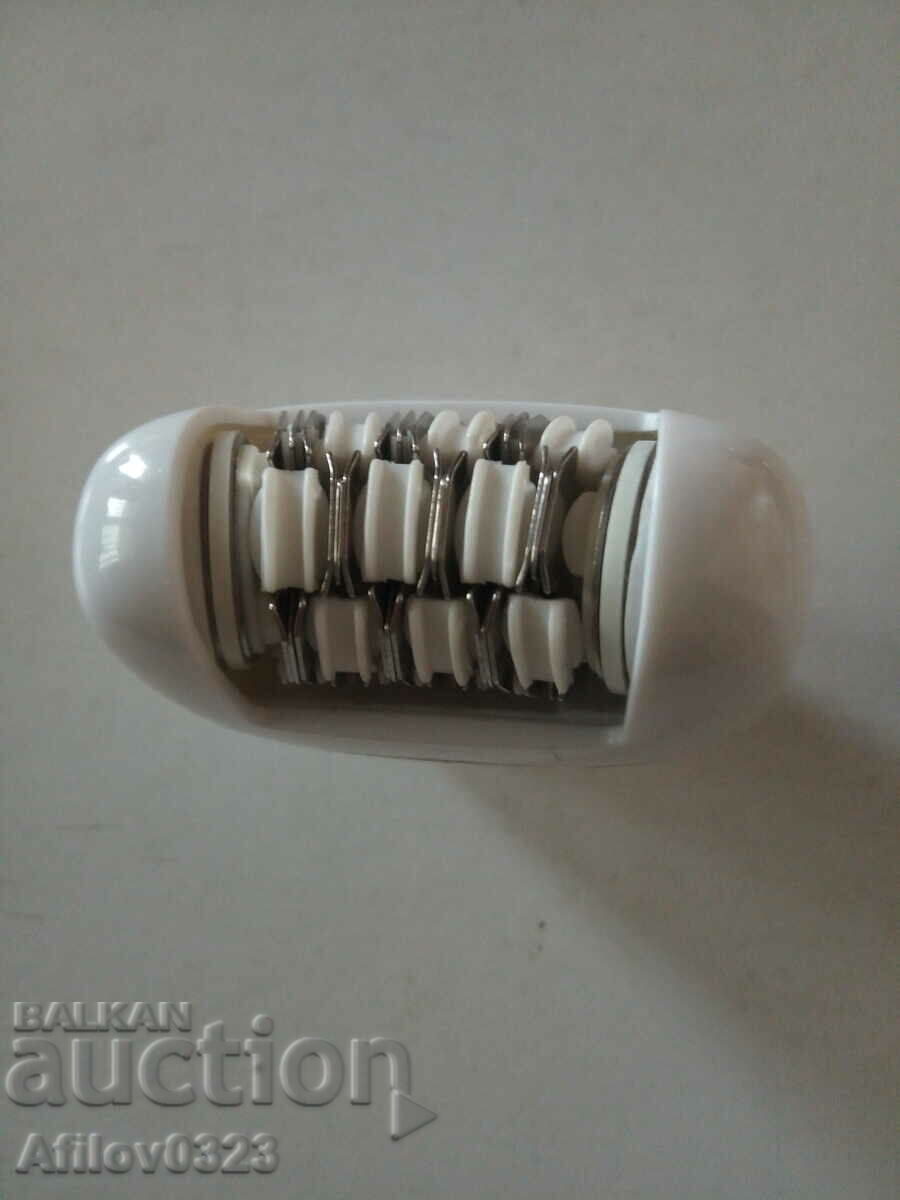 Replaceable trimmer head.