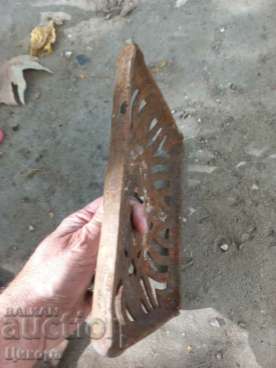 Auction  LID FROM AN OLD CAST IRON STOVE