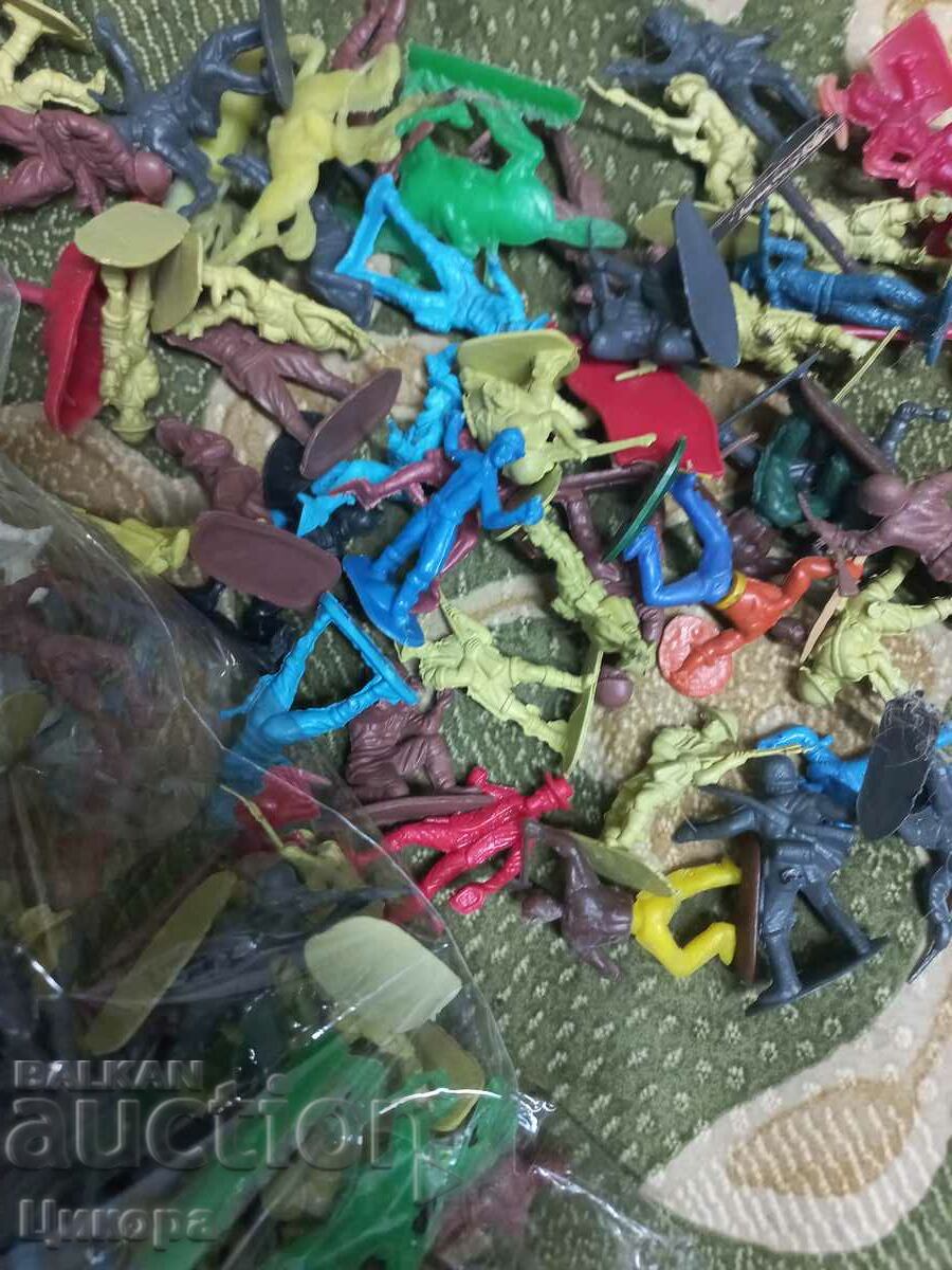 Delivery of SOLDIERS INDIANS COWBOYS TOYS Delivery of SOLDIERS INDIANS COWBOYS TOYS