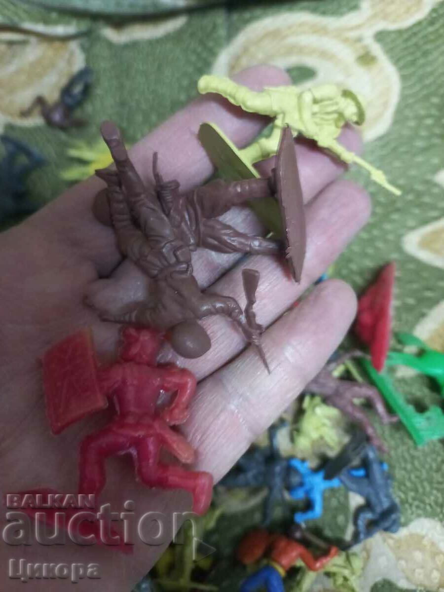 SOLDIERS INDIANS COWBOYS TOYS - 6 SOLDIERS INDIANS COWBOYS TOYS - 6